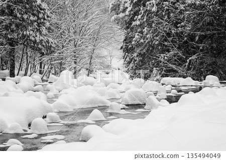 Yumori Valley (winter) 135494049