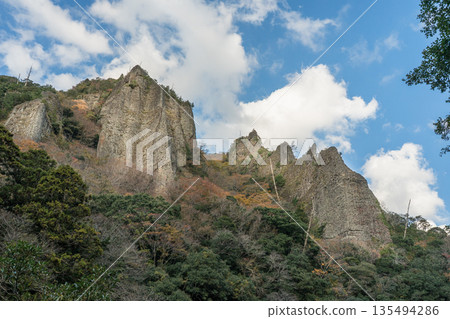 Tachikue Gorge, where the rock walls of autumn leaves stand tall, Izumo City, Shimane Prefecture 135494286