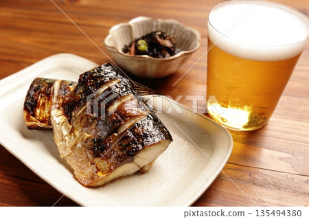 與鹽的烤鯖魚 135494380