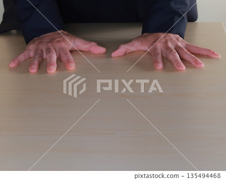 表達不滿和衝突的商業場景 表達不滿和衝突的商業場景 135494468