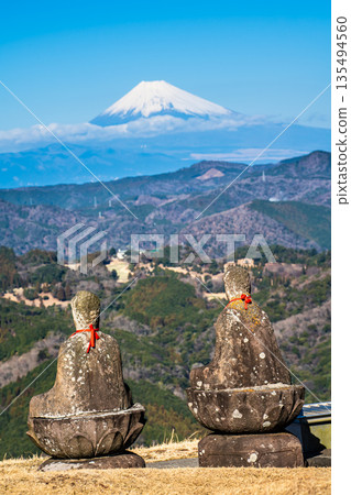 Mount Omuroyama climbing lift: Five Wisdom Buddhas and Mount Fuji from the summit [Ito City, Shizuoka Prefecture] 135494560