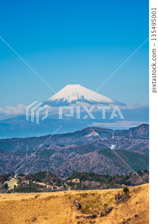 Mount Omuroyama climbing lift Mount Omuroyama and Mount Fuji from the summit [Ito City, Shizuoka Prefecture] 135495001