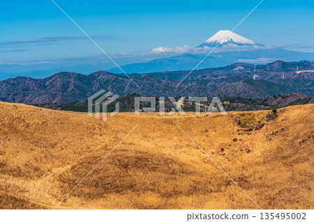 Mount Omuroyama climbing lift Mount Omuroyama and Mount Fuji from the summit [Ito City, Shizuoka Prefecture] 135495002