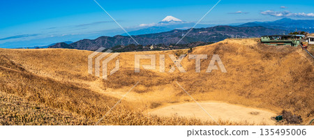 Mount Omuroyama climbing lift: Panoramic view of Mount Omuroyama and Mount Fuji from the summit [Ito City, Shizuoka Prefecture] 135495006