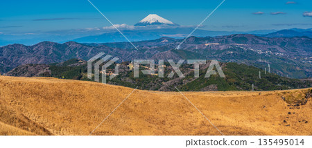 Mount Omuroyama climbing lift: Panoramic view of Mount Omuroyama and Mount Fuji from the summit [Ito City, Shizuoka Prefecture] 135495014