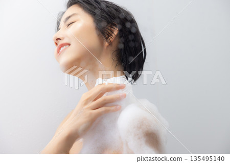浴室女士 浴室女士 135495140
