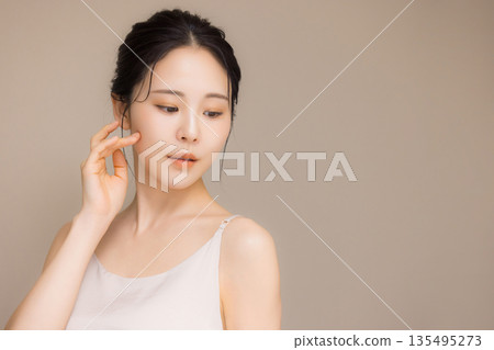 年輕女性的美麗形象 135495273