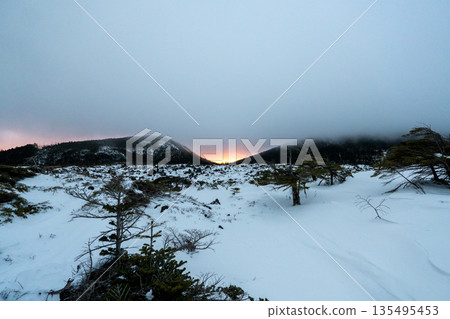 白雪皚皚的八岳和北小岳 白雪皚皚的八岳和北小岳 135495453