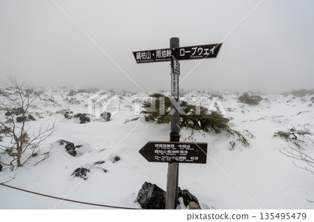白雪皚皚的八岳和北小岳 135495479