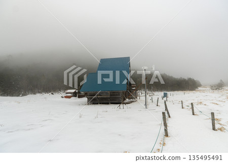 白雪皚皚的八岳和北小岳 白雪皚皚的八岳和北小岳 135495491