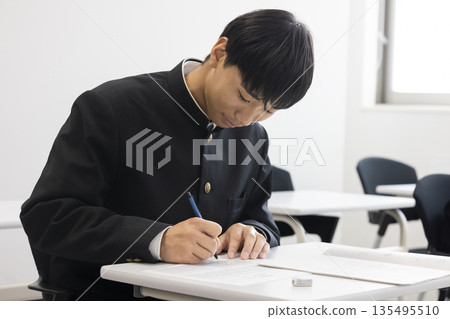 男高中生學習 135495510