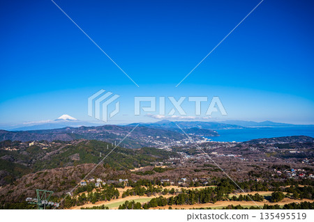 Mount Fuji from the summit of the Omuroyama climbing lift [Ito City, Shizuoka Prefecture] 135495519