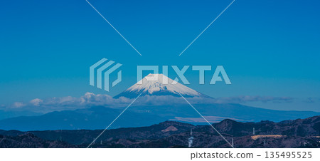 Mount Fuji panorama from the summit of the Omuroyama climbing lift [Ito City, Shizuoka Prefecture] 135495525