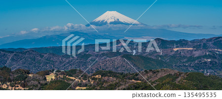 Mount Fuji panorama from the summit of the Omuroyama climbing lift [Ito City, Shizuoka Prefecture] 135495535