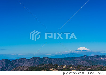 Mount Fuji from the summit of the Omuroyama climbing lift [Ito City, Shizuoka Prefecture] 135495543