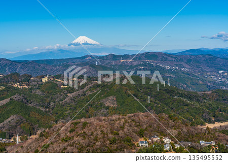 Mount Fuji from the summit of the Omuroyama climbing lift [Ito City, Shizuoka Prefecture] 135495552