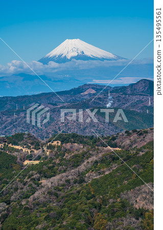Mount Fuji from the summit of the Omuroyama climbing lift [Ito City, Shizuoka Prefecture] 135495561