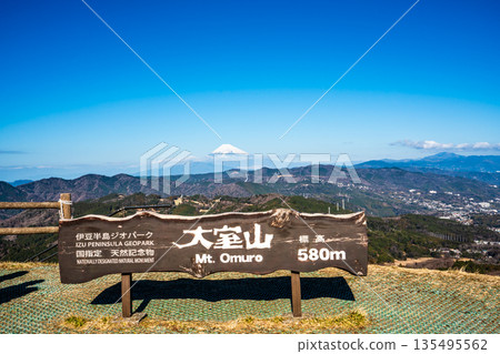 Mount Fuji from the summit of the Omuroyama climbing lift [Ito City, Shizuoka Prefecture] 135495562