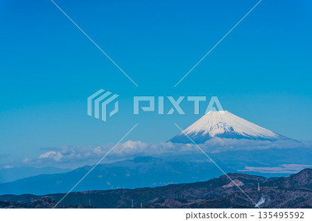 Mount Fuji from the summit of the Omuroyama climbing lift [Ito City, Shizuoka Prefecture] 135495592