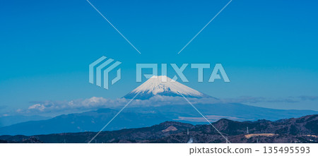 Mount Fuji panorama from the summit of the Omuroyama climbing lift [Ito City, Shizuoka Prefecture] 135495593