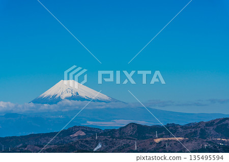 Mount Fuji from the summit of the Omuroyama climbing lift [Ito City, Shizuoka Prefecture] 135495594