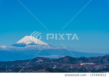 Mount Fuji from the summit of the Omuroyama climbing lift [Ito City, Shizuoka Prefecture] 135495612