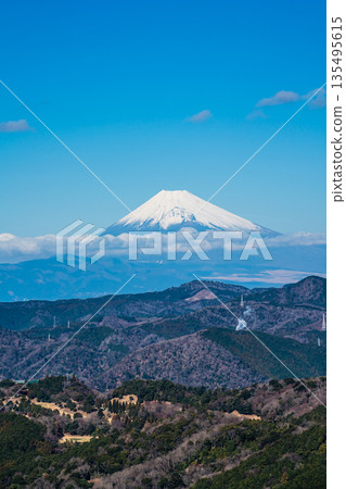 Mount Fuji from the summit of the Omuroyama climbing lift [Ito City, Shizuoka Prefecture] 135495615
