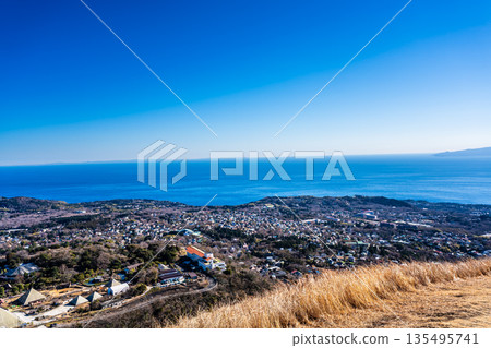View of Ito City and Sagami Bay from the summit of the Omuroyama climbing lift [Ito City, Shizuoka Prefecture] 135495741