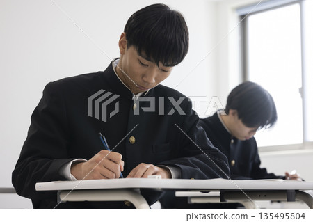 男孩學習學習 135495804
