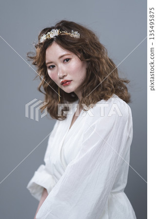 年輕女性的美麗形象 年輕女性的美麗形象 135495875