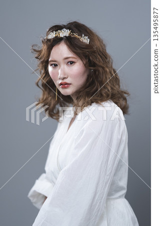 年輕女性的美麗形象 135495877