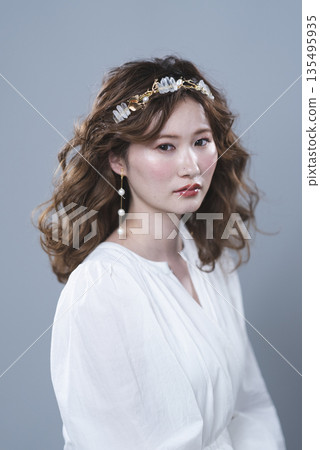 年輕女性的美麗形象 135495935
