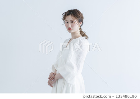 Young woman wearing a refreshing dress 135496190