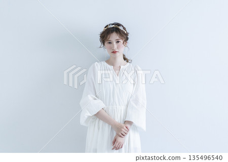年輕女子新娘,婚紗,新娘形象 年輕女子新娘,婚紗,新娘形象 135496540