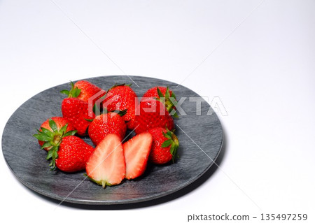 Bright red strawberries (6) Bright red strawberries (6) 135497259