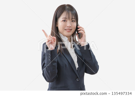 女商人伸出食指 女商人伸出食指 135497334