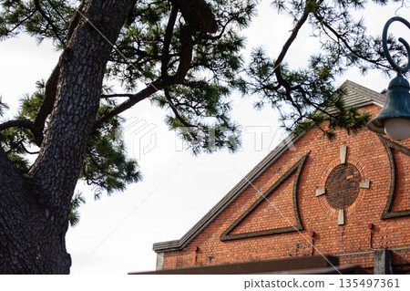 Triangular memory where history lives on Triangular memory where history lives on 135497361