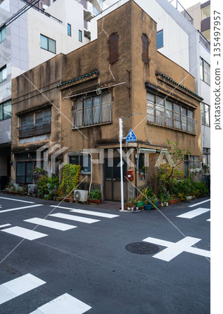 A small mortar house, an old wooden two-story house A small mortar house, an old wooden two-story house 135497957