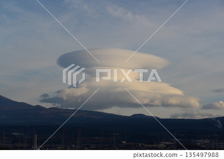 富士山與帽狀雲 ☆mar_lapin 135497988