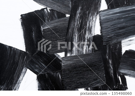 以重疊的黑色筆觸創作的抽象藝術 | 單色畫作，展現強烈的表現力和優美的構圖 135498060