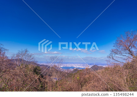 【瀨戶內海國立公園】冬季從錦光山眺望岡山市 1 岡山市和玉野市，岡山縣 135498244