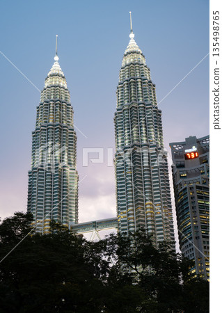 日落時的雙子星大樓，吉隆坡，馬來西亞 135498765