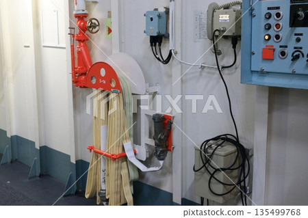 船上的消防栓 船上的消防設備 船上的消防栓 船上的消防設備 135499768