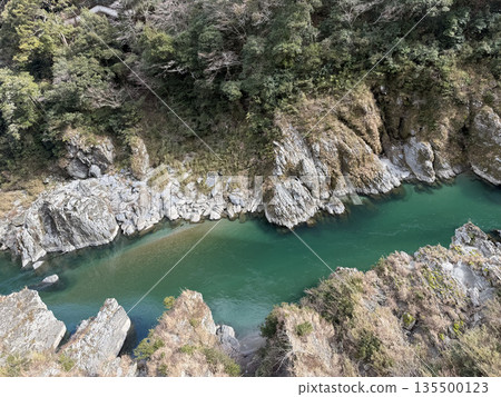 The beautiful emerald green river of Oboke Gorge The beautiful emerald green river of Oboke Gorge 135500123