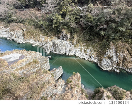The beautiful emerald green river of Oboke Gorge The beautiful emerald green river of Oboke Gorge 135500124