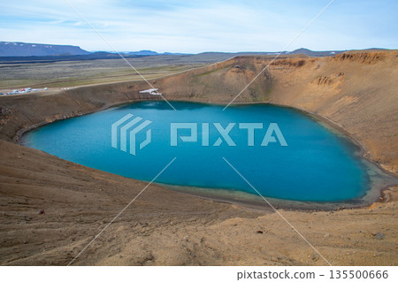 維提湖，是位於北歐島國冰島北部克拉夫拉火山的火山口湖。 135500666