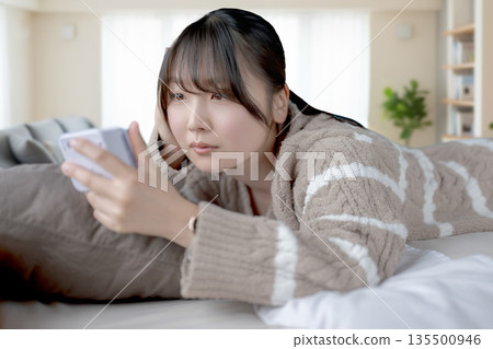 Relaxed woman looking 135500946