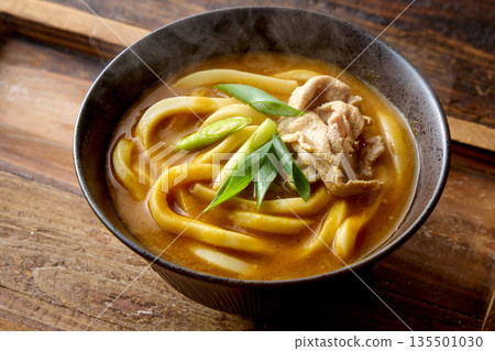 Curry udon with meat and green onions 135501030