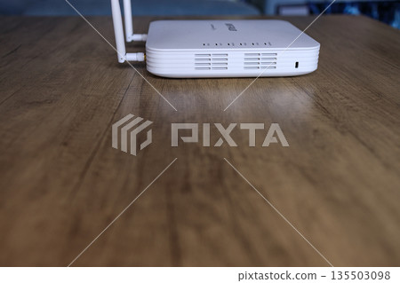 即使連接多個設備,也能提供穩定連線的商用 Wi-Fi 即使連接多個設備,也能提供穩定連線的商用 Wi-Fi 135503098