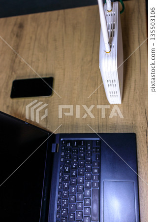即使連接多個設備,也能提供穩定連線的商用 Wi-Fi 即使連接多個設備,也能提供穩定連線的商用 Wi-Fi 135503106